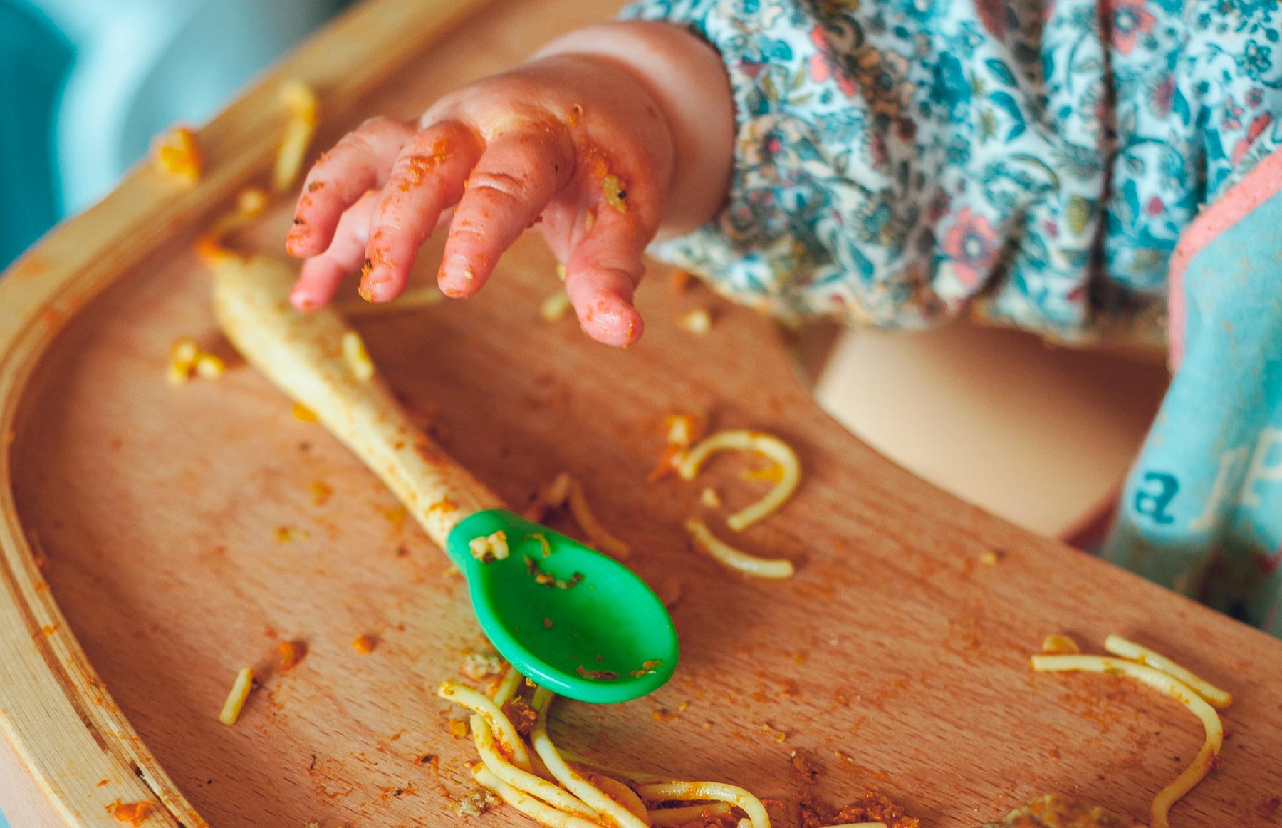 Hoe leer in mijn baby eten?